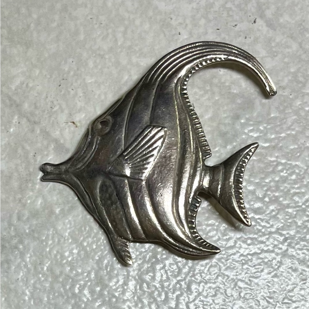 Mings of Honolulu Kihikihi Sterling Fish Brooch